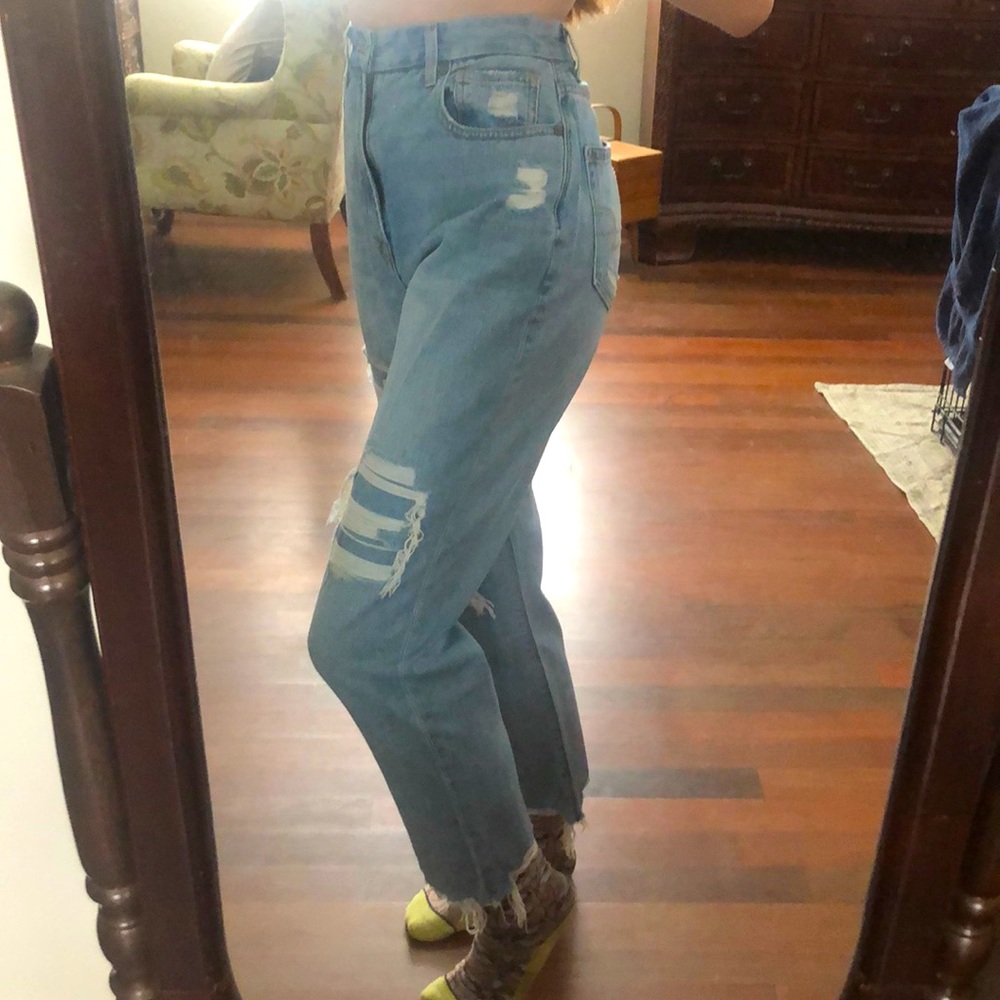 American Eagle Curvy ripped mom jeans size 6
